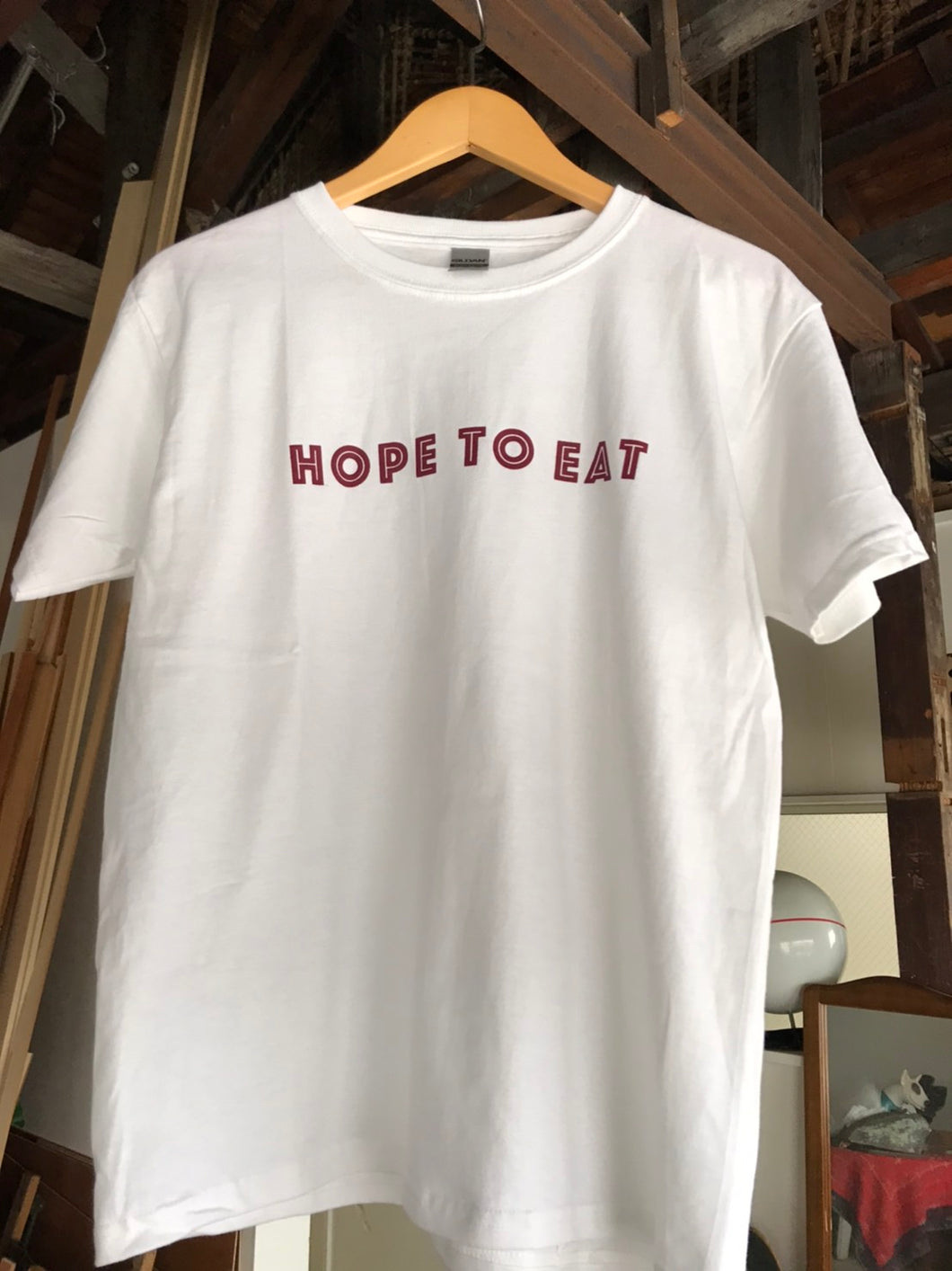 「HOPE TO EAT」プリントTシャツ